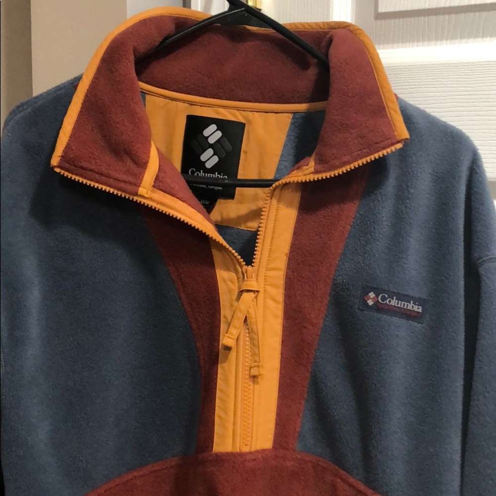 Colombia Fleece - Medium. Red/Orange/Blue.